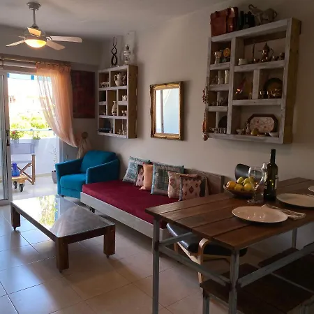 Retro N' Boujee 1br Apt With Pool And Balcony Geroskipou