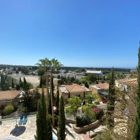 Retro N' Boujee 1br Apt With Pool And Balcony Geroskipou